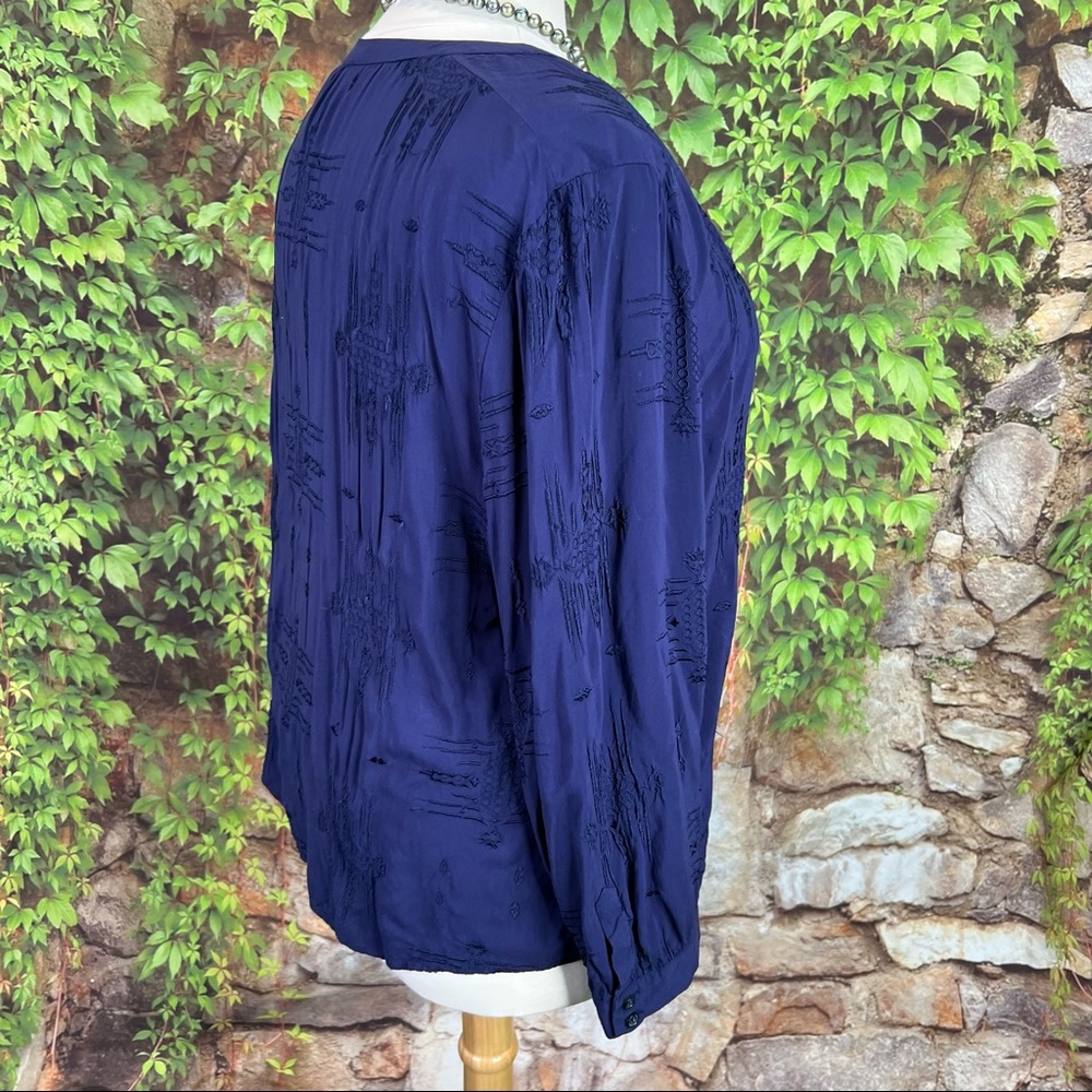 CYNTHIA ROWLEY Navy Blue Tonal Embroidered Button-Front Blouse, 2X - Picture 6 of 11